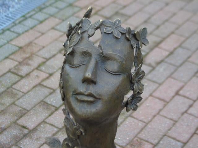 gesigneerde bronzen buste met vlindergezicht, MILO, Ophalen of Verzenden, Brons