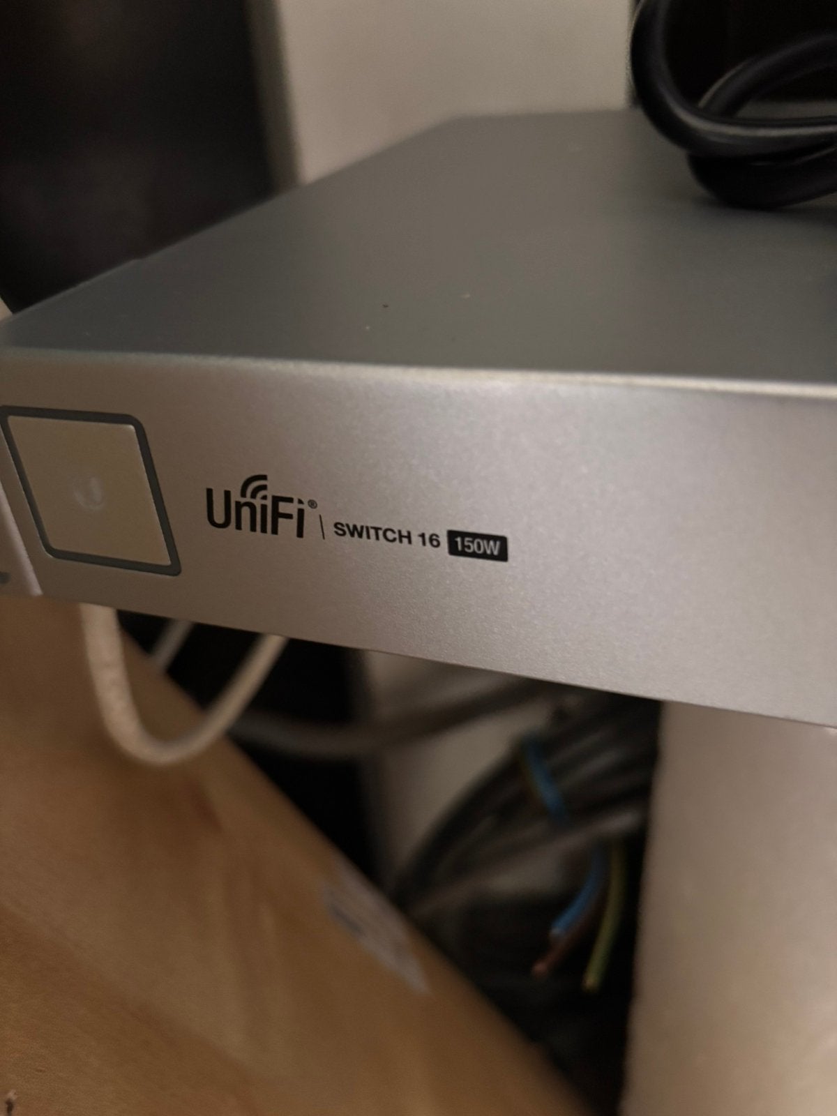 Ubiquiti - Unifi Switch (16 poorts, 150W, PoE+), Computers en Software, Netwerk switches, Zo goed als nieuw, Ophalen of Verzenden