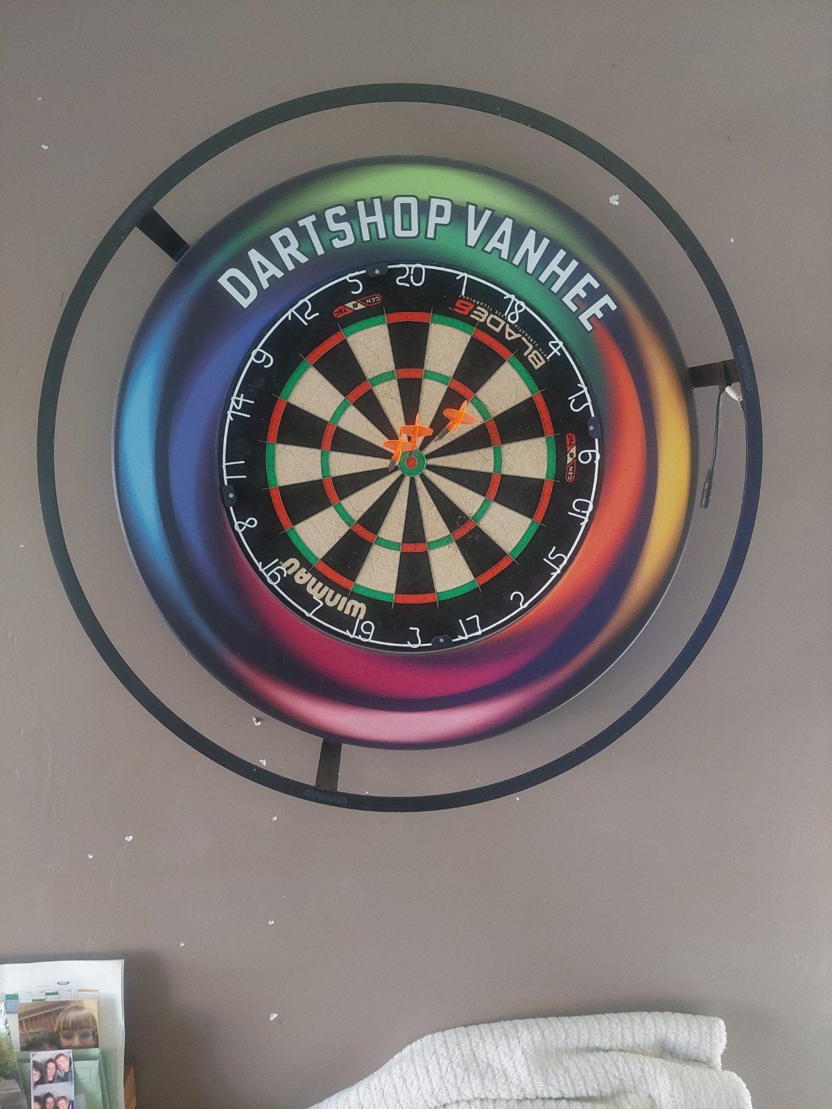 Lot degelijk darts gerief over te nemen, Ophalen