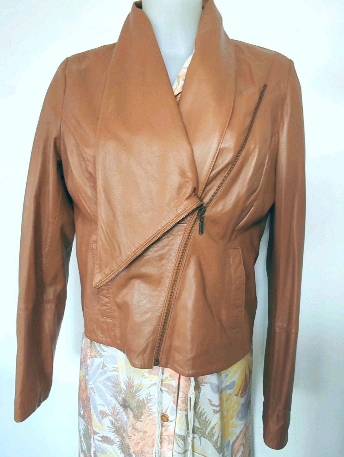 Veste cuir d’agneau Véritable 1060 Clothes coupe asymétrique, Vêtements | Femmes, Enlèvement ou Envoi