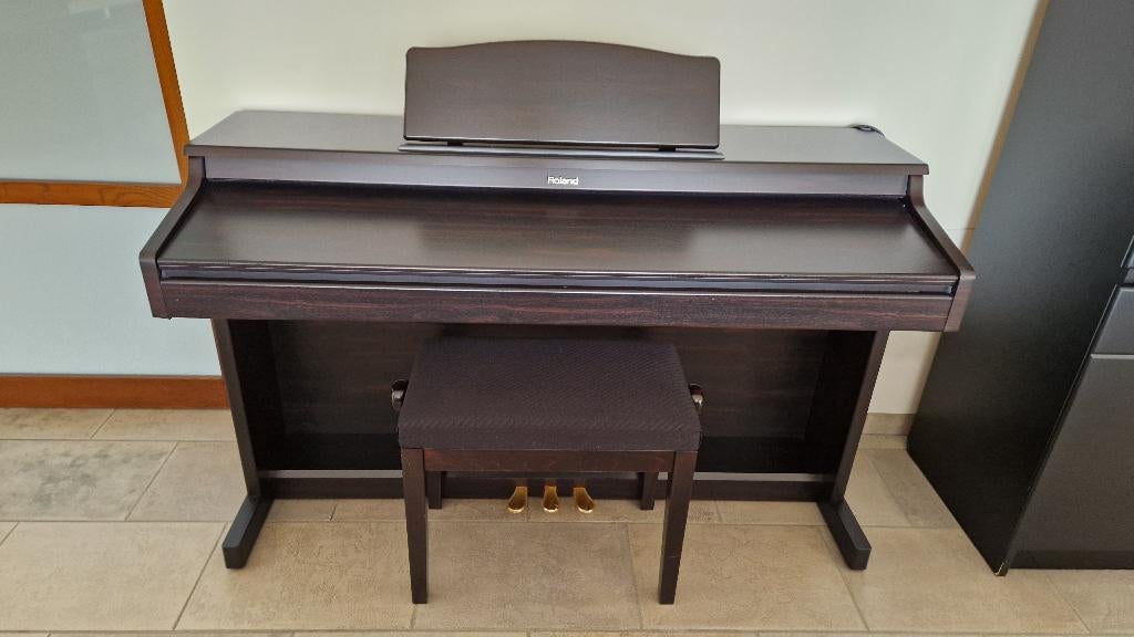 Digitale piano Roland HP3e in mahonie houtafwerking, Musique & Instruments, Comme neuf, Enlèvement, Piano, Digital