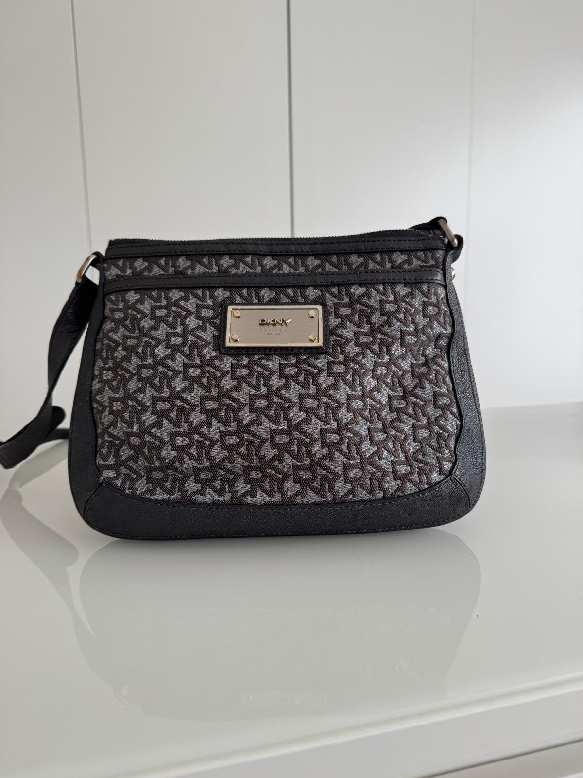 Sac DKNY gris, Bijoux, Sacs & Beauté, Sacs | Sacs à bandoulière, Enlèvement, Comme neuf, Gris, Autres marques