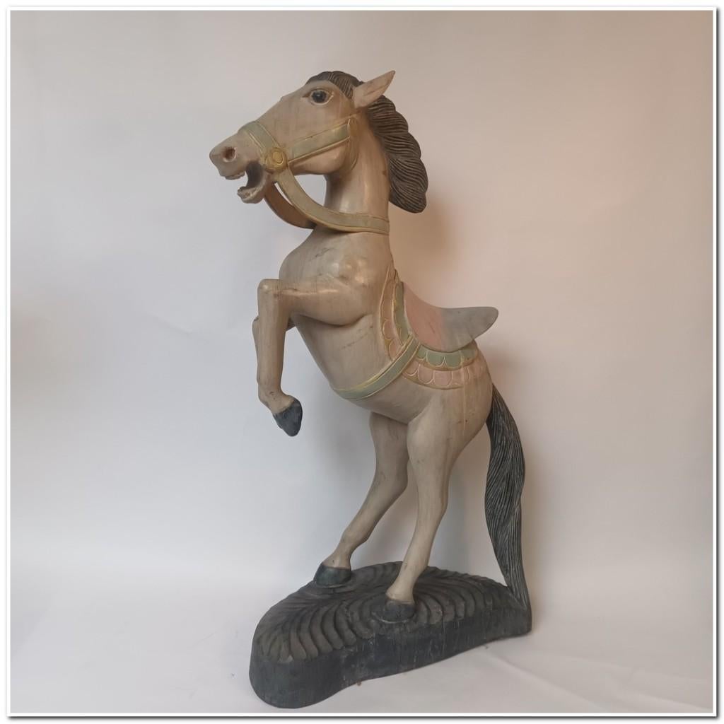 Grote houtsculptuur van een stijgerend paard (H76cm), Ophalen