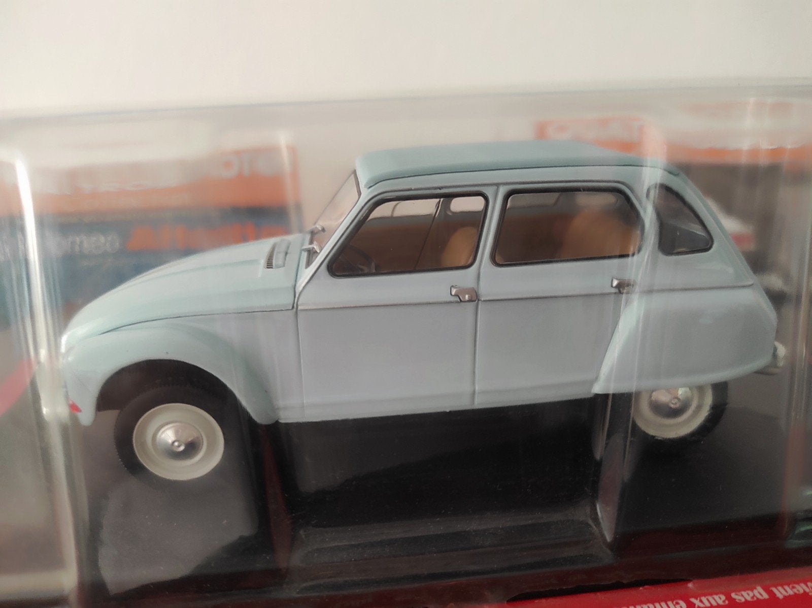 Citroën Dyane 6 lichtblauw 1970, 1:24 in ongeopende blister, Ophalen of Verzenden