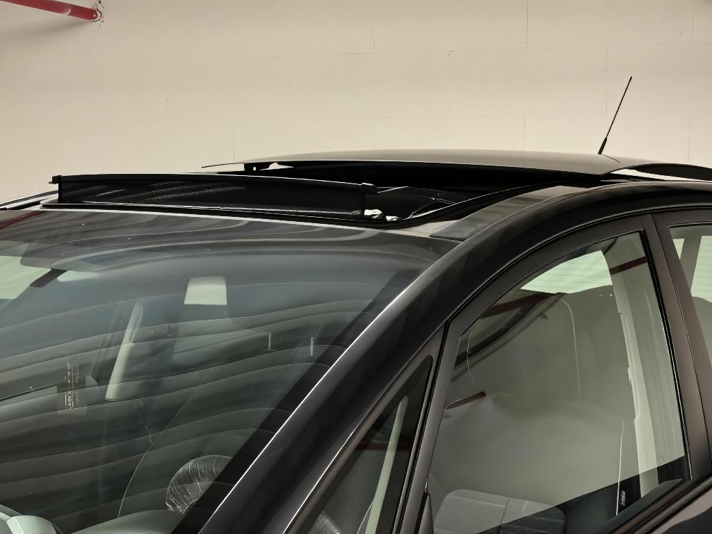 KIA VENGA 1.4i BENZINE /AIRCO/PANO/CAMERA/GEKEURD/LEZ OK✅, Auto's, Kia, Voorwielaandrijving, Euro 5, Monovolume, Zwart