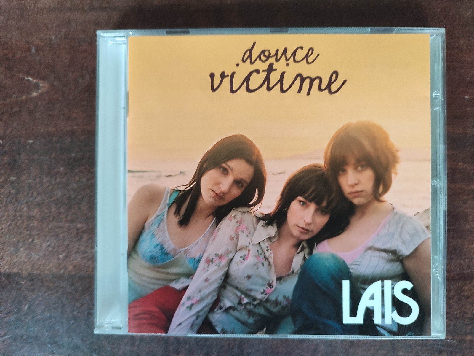 CD : LAIS - DOUCE VICTIME, Ophalen of Verzenden, Zo goed als nieuw, Folk