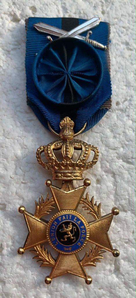 Medaille, Officier Leopold-II Orde, 1-taal FRANS + zwaarden, Enlèvement ou Envoi, Armée de terre, Ruban, Médaille ou Ailes