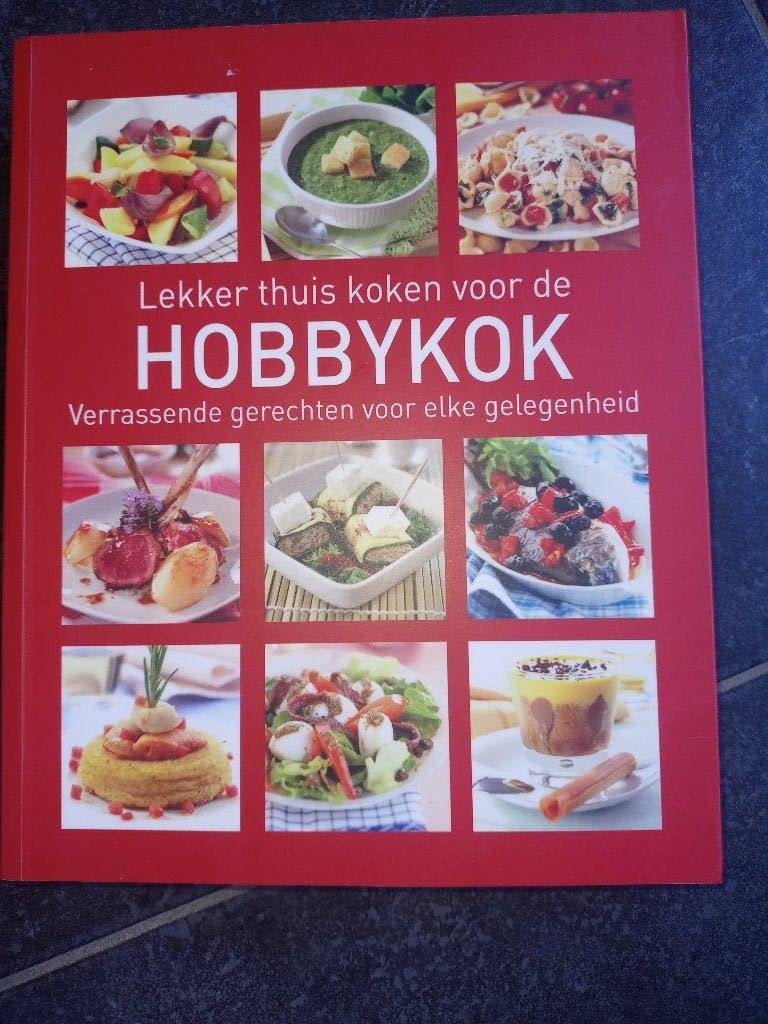 LEKKER THUIS KOKEN VOOR DE HOBBYKOK - PRIMA STAAT, Boeken, Ophalen of Verzenden, Zo goed als nieuw