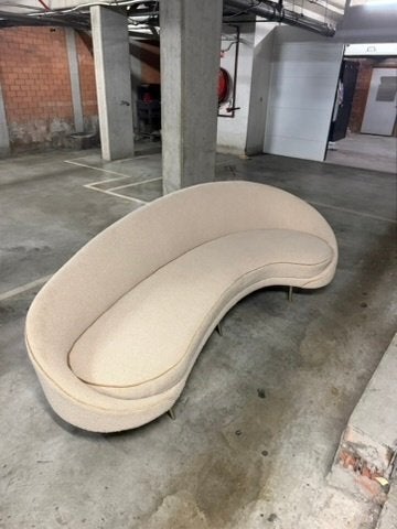 Kidney/ boomerang shaped sofa in cream, bouclé, Ophalen, Zo goed als nieuw, Stof, Cream, bouclé