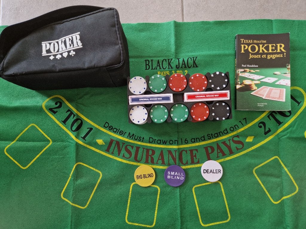Jetons Poker Blackjack tapis cartes valisette jeu de cartes, Hobby & Loisirs créatifs, Enlèvement ou Envoi, Comme neuf