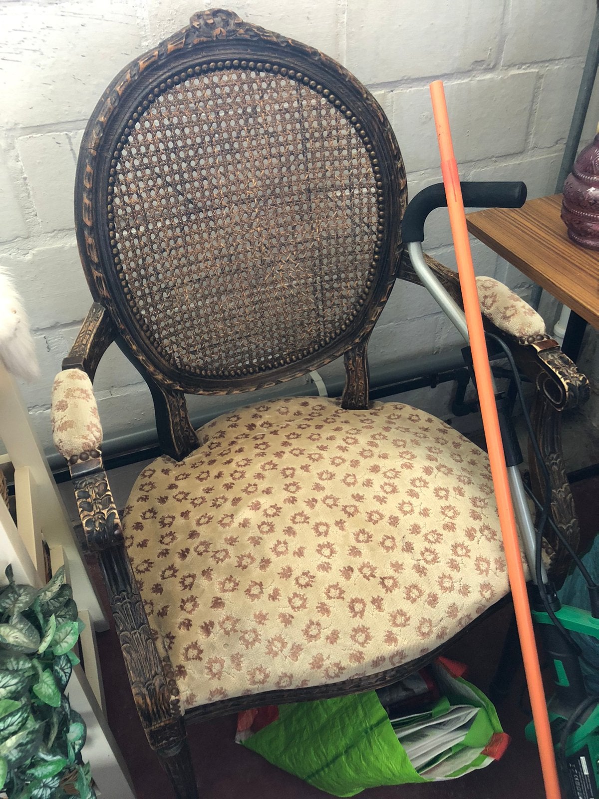 Chaise ancienne, Enlèvement