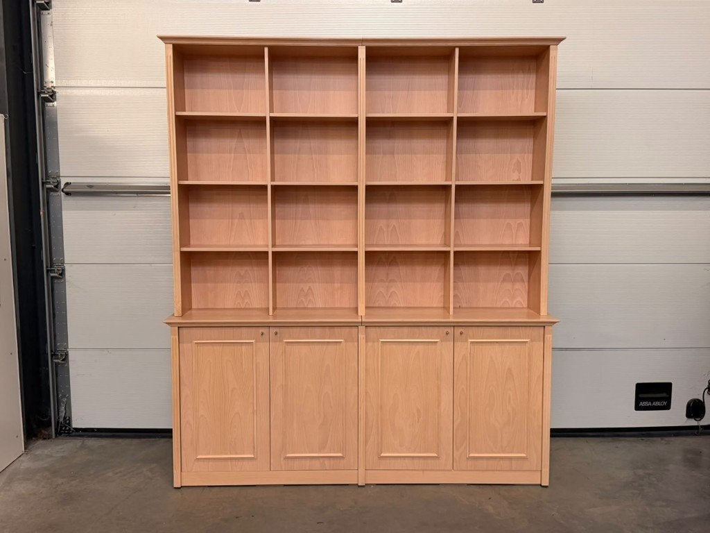(19) Zeer grote kast boekenkast., Ophalen, Zo goed als nieuw