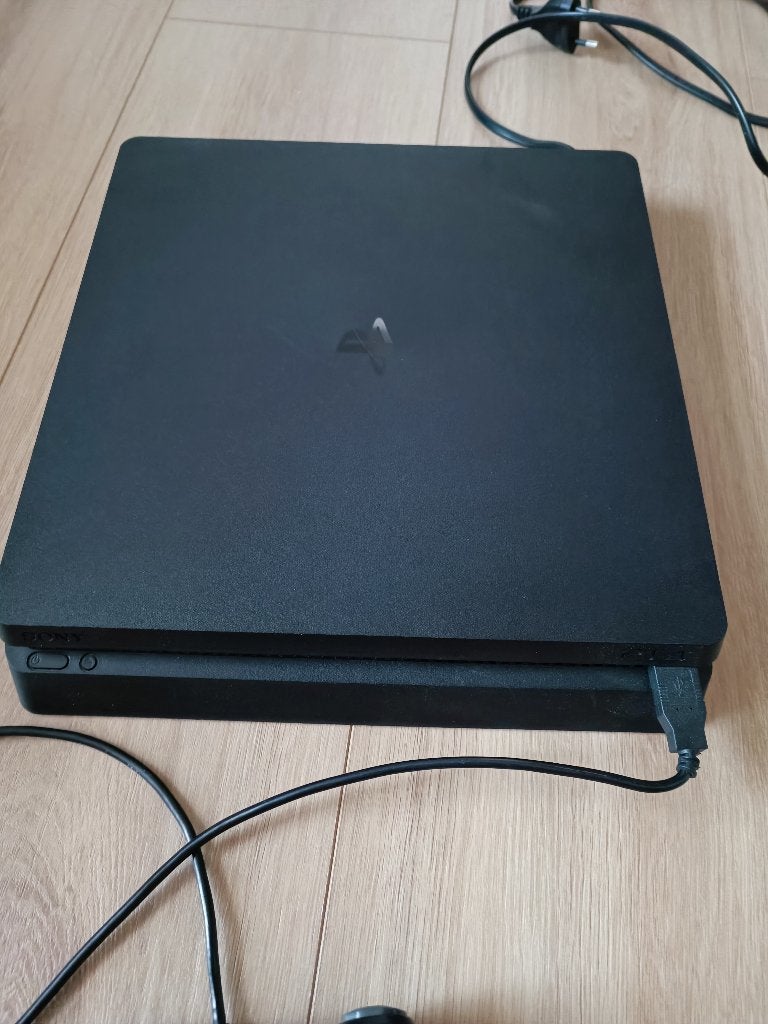 PS4 Slim 500 Go + manette officielle – Très bon état, Consoles de jeu & Jeux vidéo, Consoles de jeu | Sony PlayStation 4, 500 GB