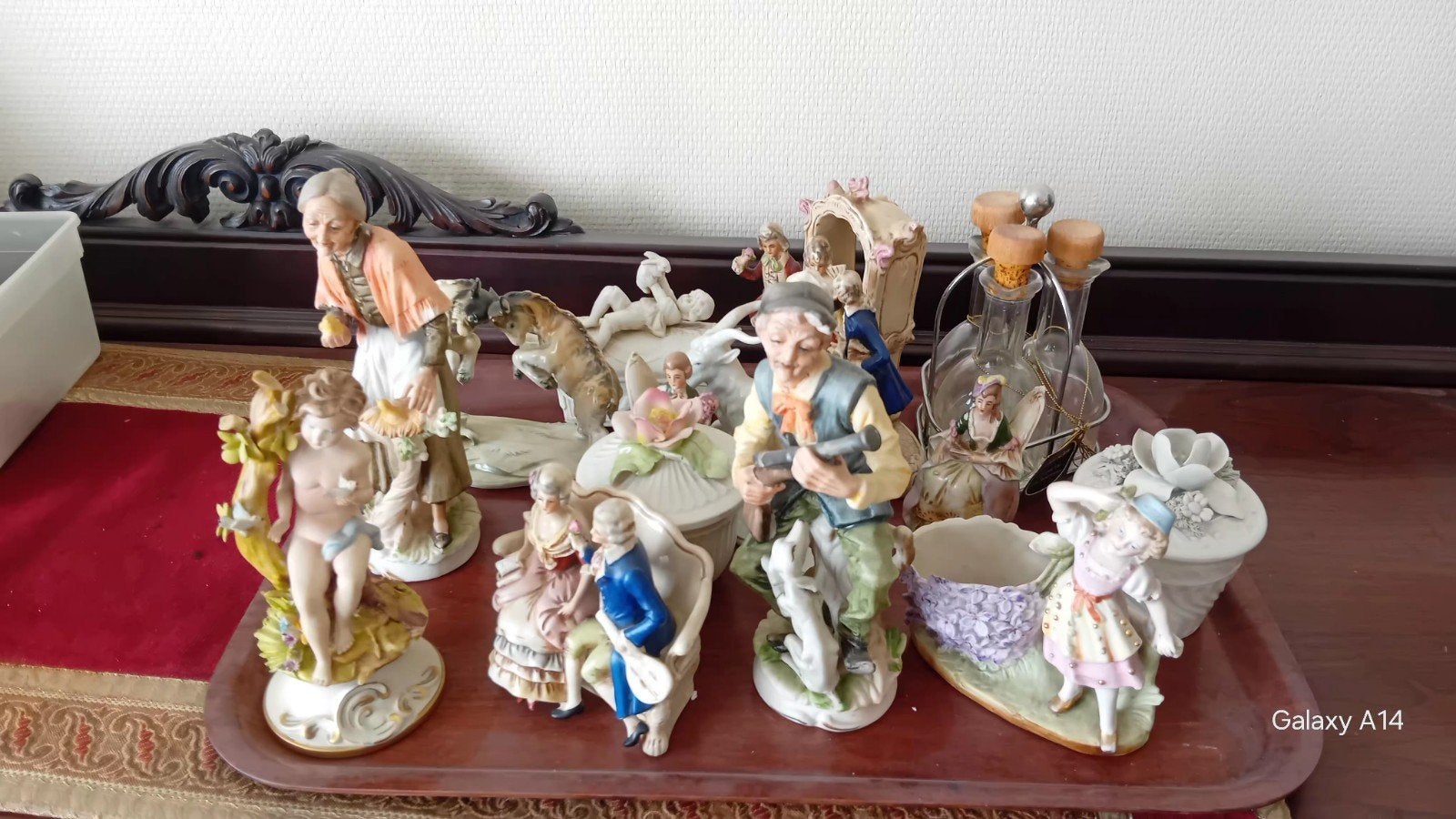 Lot de 12 figurines et objets de décoration vintage, Bijoux, Sacs & Beauté, Broches, Enlèvement, Blanc
