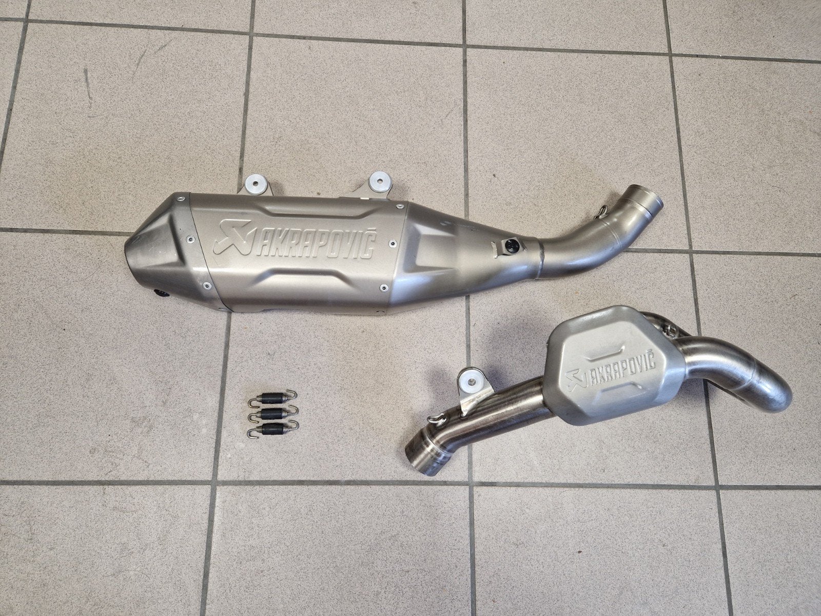 Ktm/Hqv Akrapovic uitlaatsysteem 250 sx-f/fc 2023-2027, Motoren, Onderdelen | Overige, Ophalen of Verzenden, Gebruikt