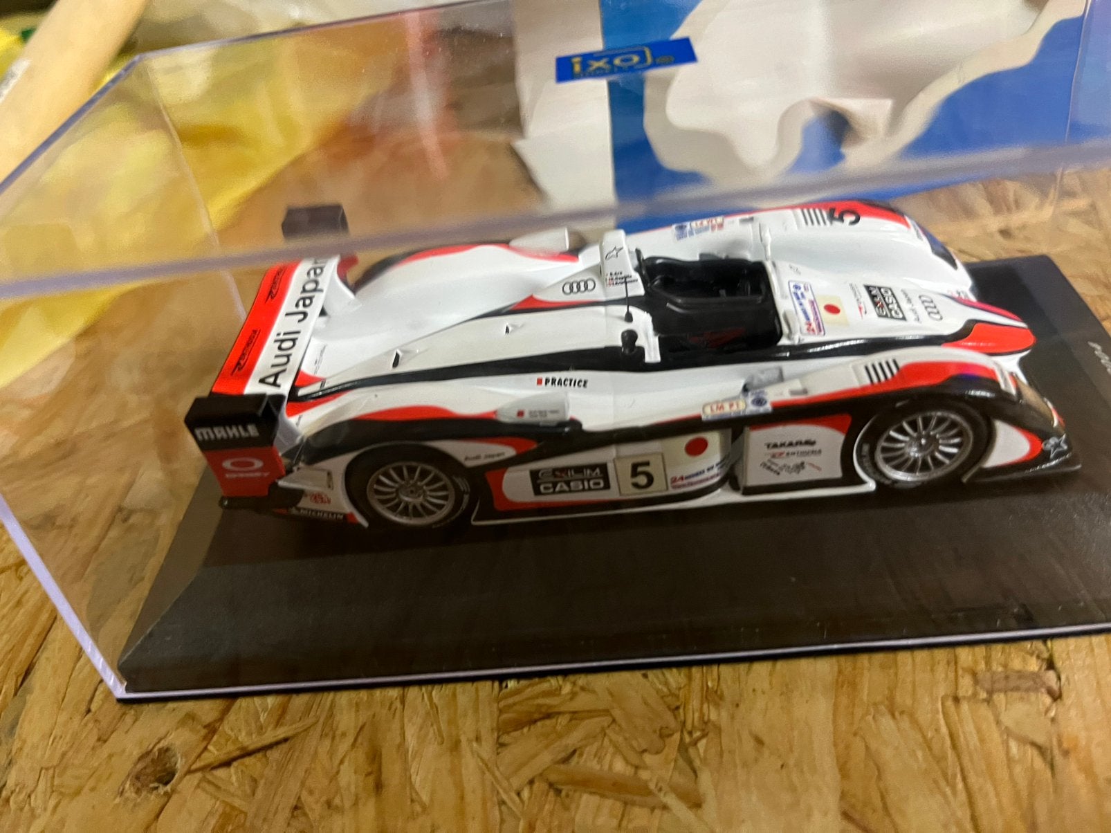 Audi R8 24 Heures du Mans 1/43 IXO, Enlèvement ou Envoi, Comme neuf