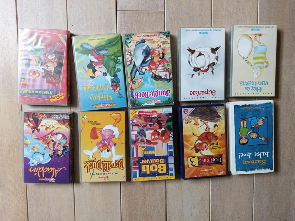 VHS cassettes, Enlèvement