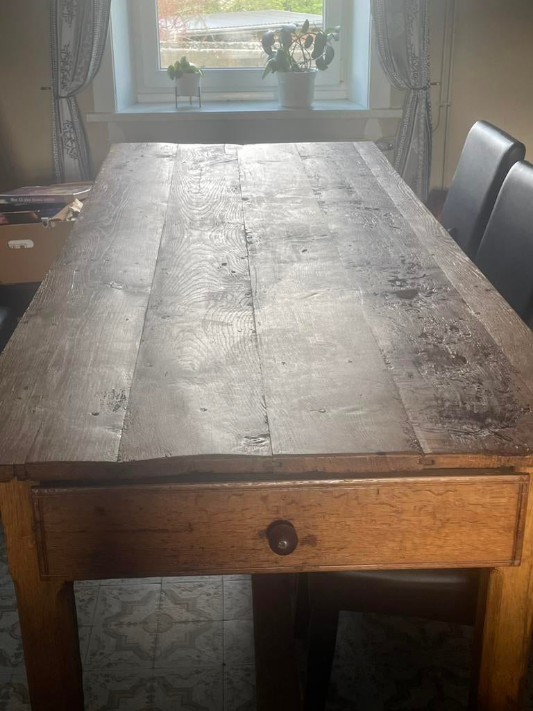 Table de ferme, Enlèvement, Utilisé