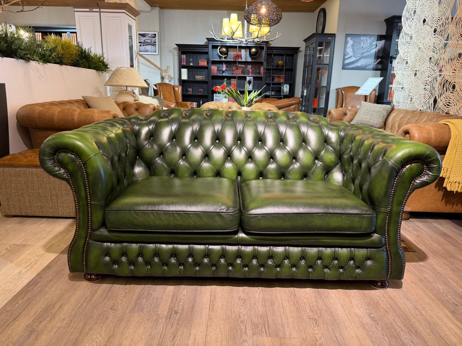 Engelse Springvale chesterfield 2-Zits bank groen zetel, Ophalen of Verzenden