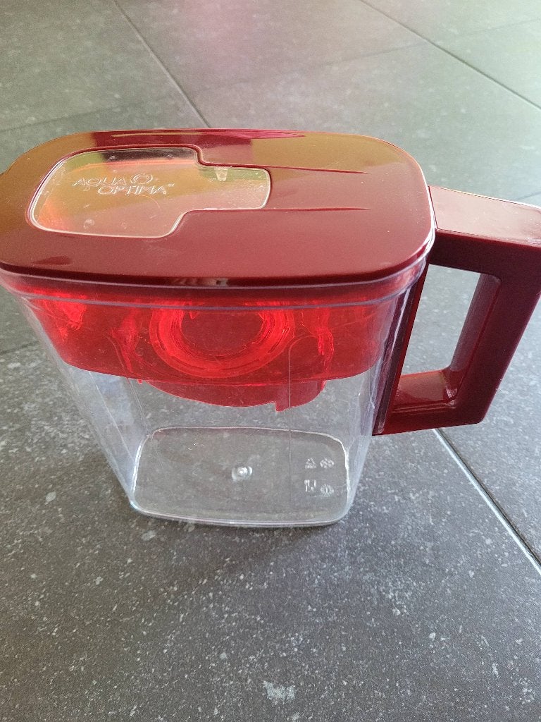 Carafe filtrante à eau, Maison & Meubles, Rouge, Autres marques, Autres types, Comme neuf