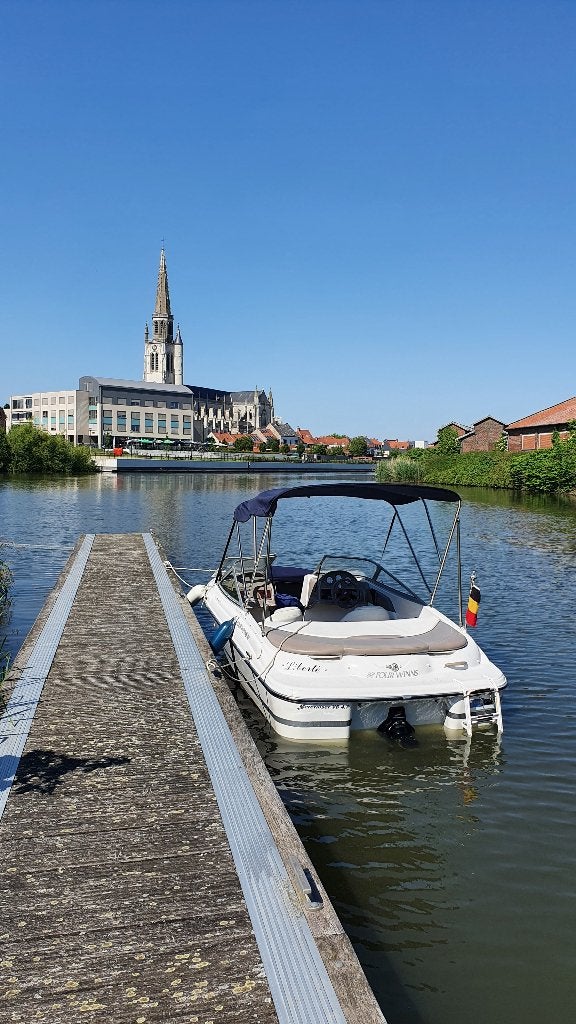 Speedboot Four Winns, Sports nautiques & Bateaux, Speedboat, Utilisé, Essence, 120 à 200 ch, Moteur in-bord, Polyester, Démarrage électrique