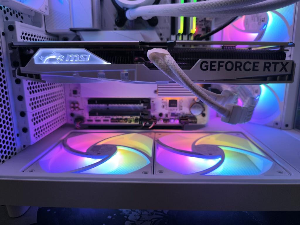 Msi Rtx 4070 SUPER  slim  white, Informatique & Logiciels, Enlèvement, Utilisé, Nvidia