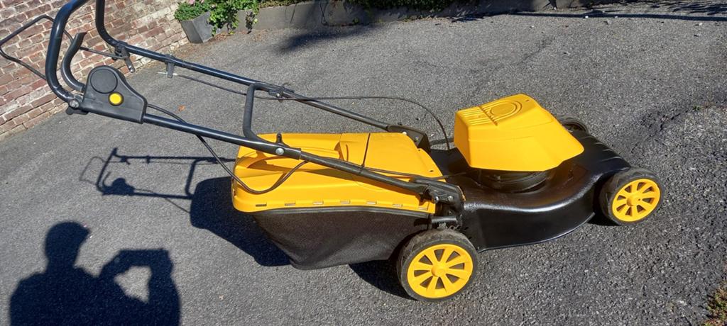 STIGA ZELFTREKKER ELEKTRISCHE 220V GRASMAAIER, Tuin en Terras, Grasmaaiers, Ophalen