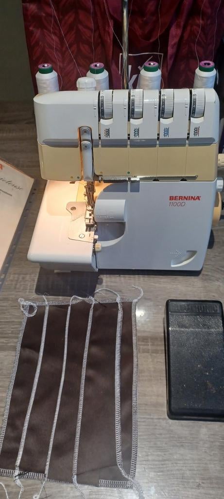 Machine à coudre bernina 1100D 2, 3 ou 4 fils, Enlèvement ou Envoi, Machine à coudre, Bernina