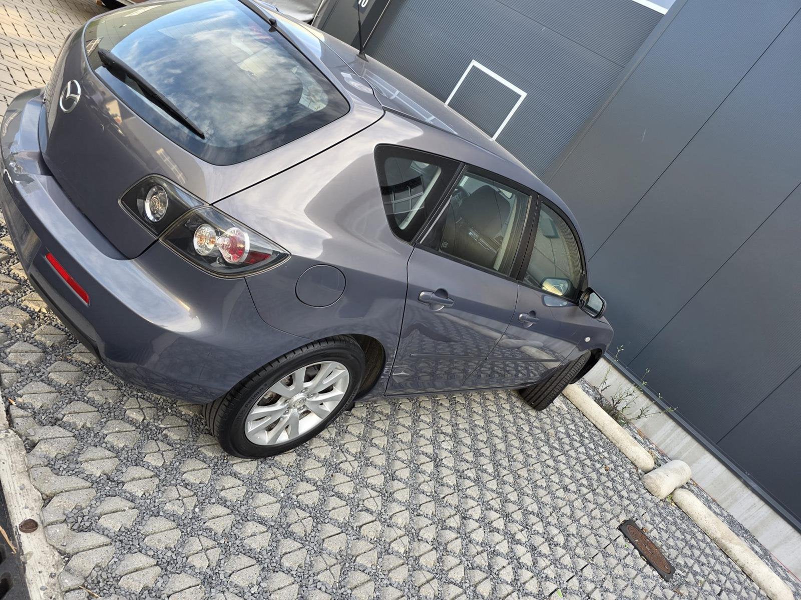 Mazda 3.   GEKEURD, Enlèvement, Mazda