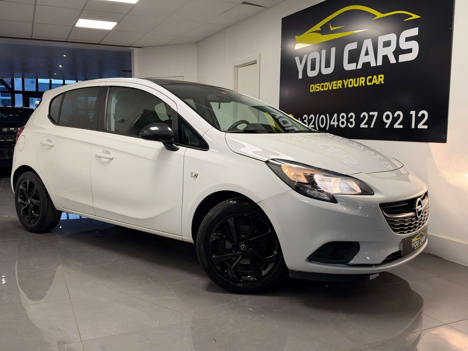 Opel Corsa 1.2i Black Edition 1 Jaar Garantie, Auto's, Dealer onderhouden, Stof, Gebruikt, 4 cilinders
