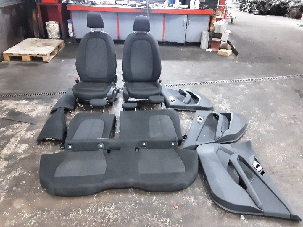 INTERIEUR COMPLET BMW 1 serie (F40) (01-2019/-), Autos : Pièces & Accessoires, Utilisé, BMW, Petuelring 130
80809  München, DE