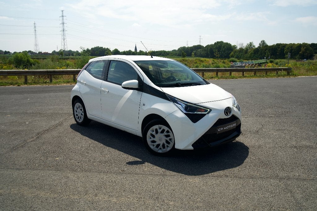 TOYOTA AYGO 1.0i | AUTOMAAT | CAMERA | CARPLAY | 1E EIGENAAR, Auto's, 4 zetels, Stof, https://public.car-pass.be/vhr/df8dbd36-5ece-4b0b-8282-5a07db98df0a?lang=nl