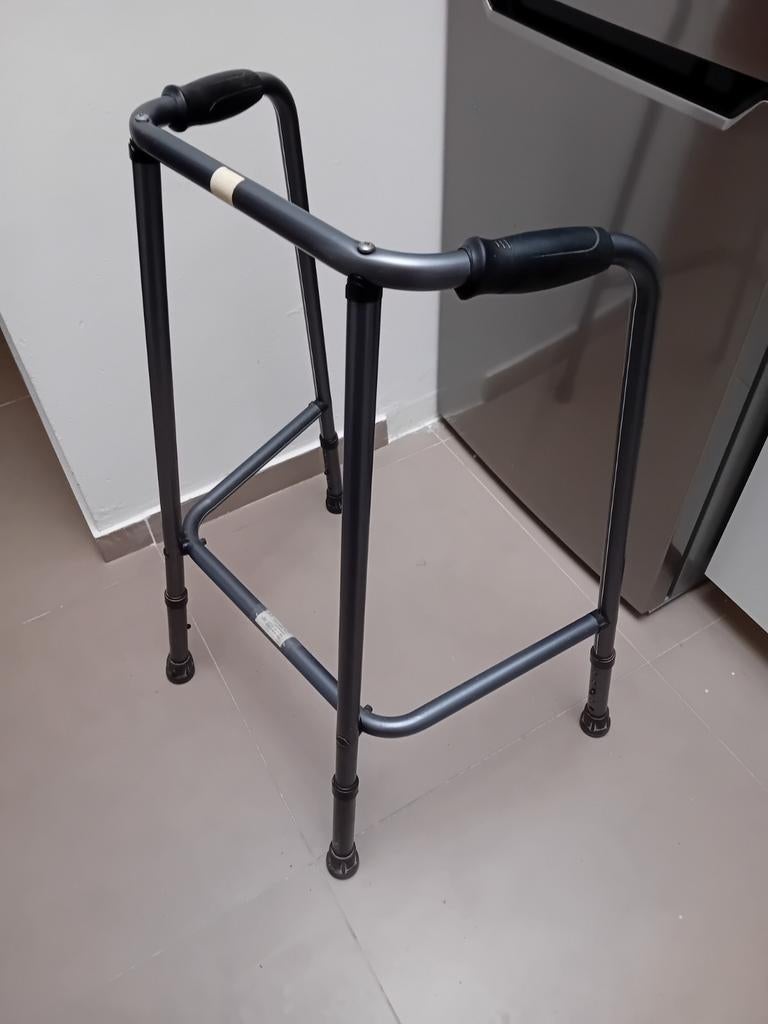 Cadre de marche en aluminium réglable en hauteur neuf, Divers, Réglable en hauteur