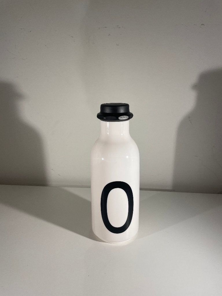 Gourde avec lettre O - Design Letters - Arne Jacobsen, Ophalen, Zo goed als nieuw, Overige materialen, Kom(men)