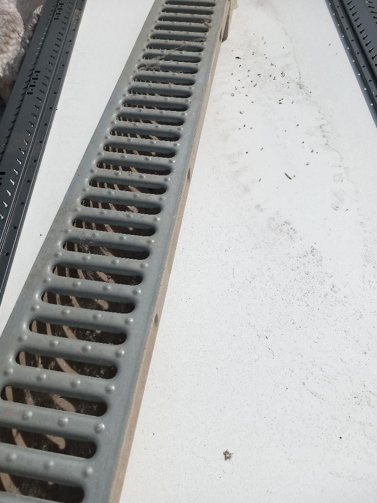 caniveaux avec grilles galva.  Type ACO  10315., 80 mm ou plus, 2 à 4 mètres, Comme neuf, Enlèvement