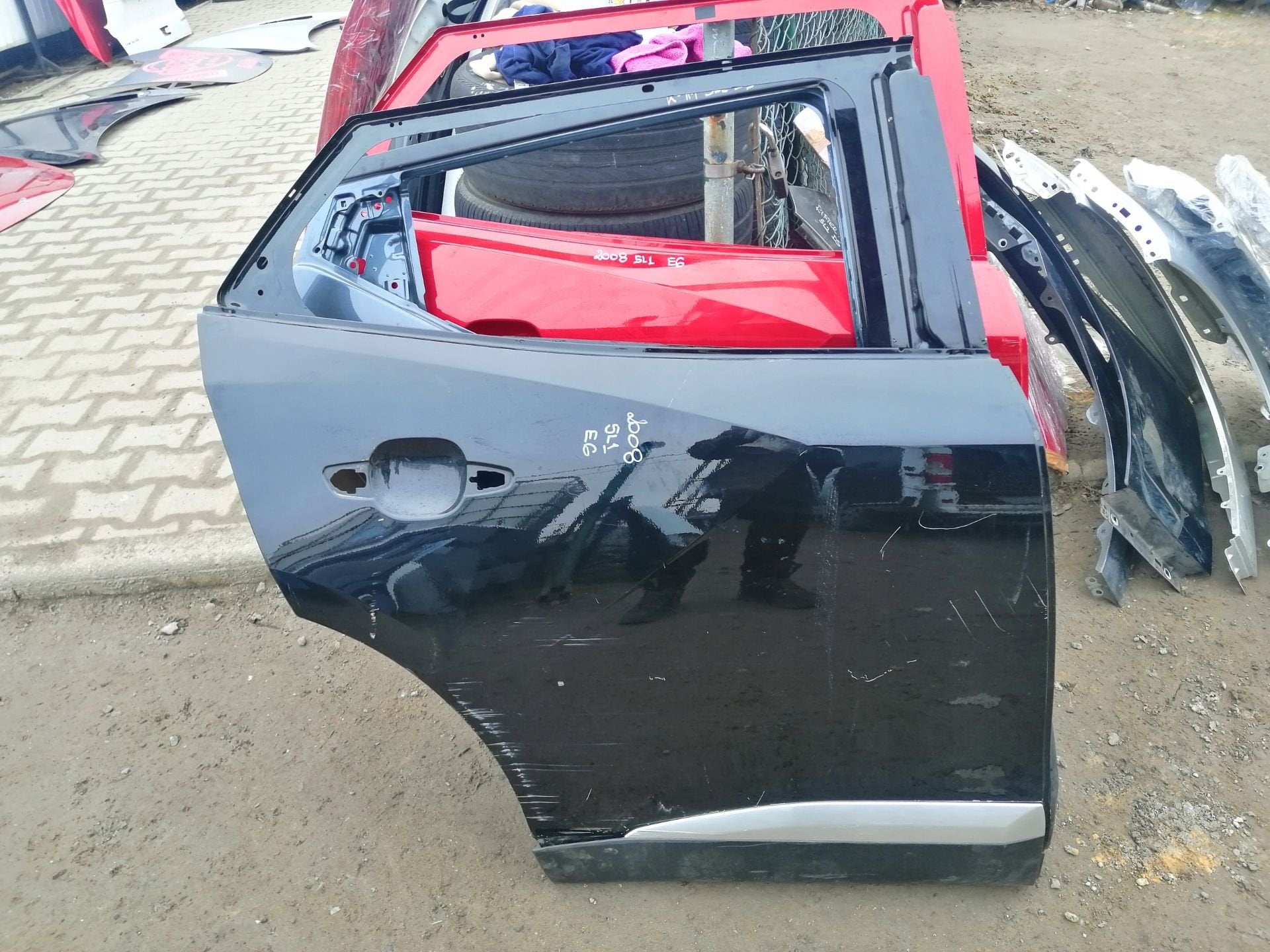 Peugeot 2008 Portier Rechts, Taurusavenue 1
2132 LS  Hoofddorp, NL, Gebruikt, Contact.group@renault.com, Rechts