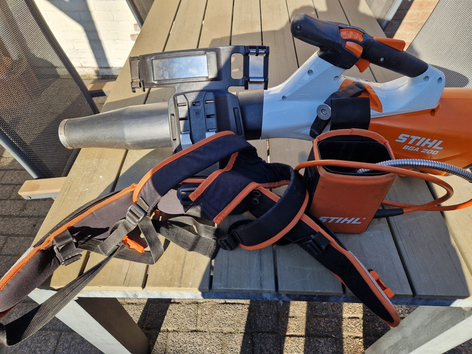 Stihl bga 200 met tuigje en accutasje en comfortdraagsyteem., Viking / Stihl, Porté à la main, Comme neuf, Enlèvement