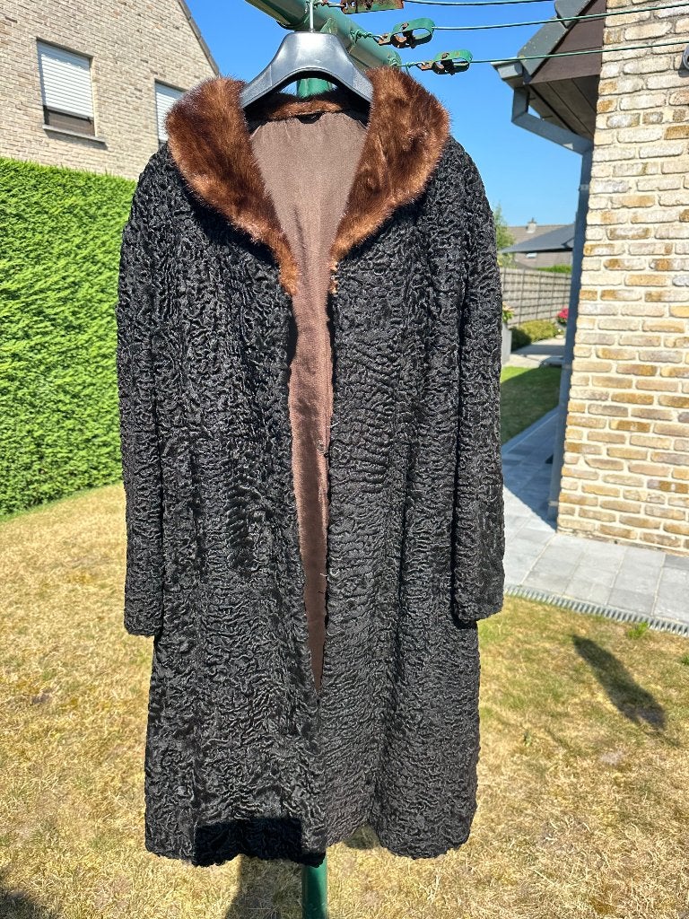 Vintage zwarte Astrakan bontjas, Kleding | Dames, Jassen | Winter, Ophalen, Zo goed als nieuw