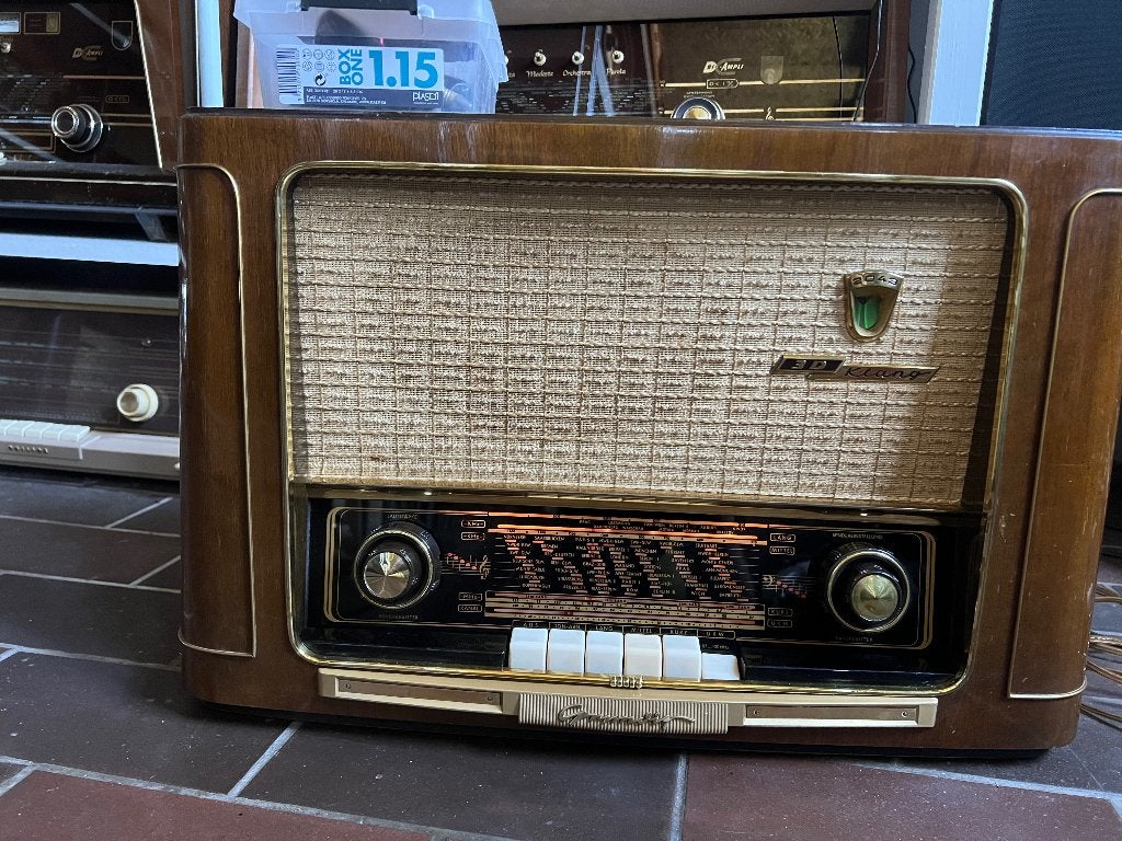 Gerestaureerde lampenradio Grundig, Ophalen