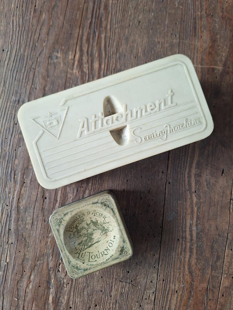 Boîtes à épingles anciennes, Enlèvement ou Envoi