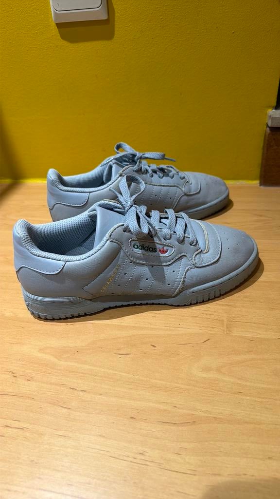 Adidas Yeezy Powerphase Calabasas Grijs 38, Ophalen of Verzenden, Gebruikt