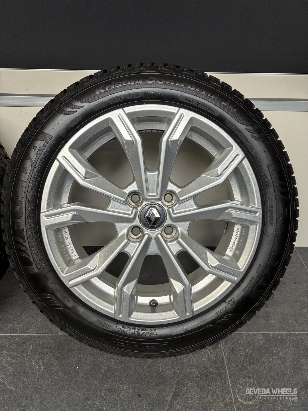 16” Renault Clio V sport velgen + winterbanden 4x100, Auto-onderdelen, Gebruikt, -, Banden en Velgen, 195 mm