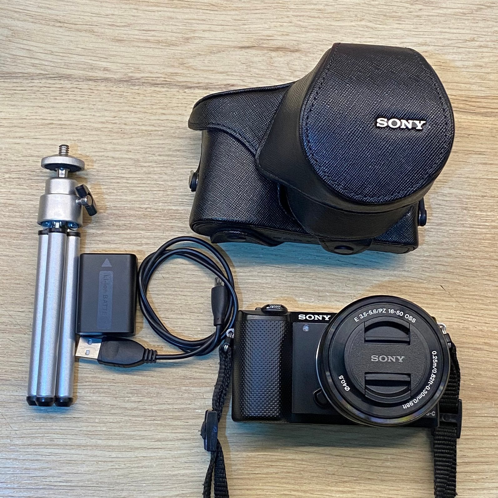 Sony Alpha 5000, Sony E 16-55mm OSS *comme neuf, Enlèvement ou Envoi, Mise au point manuelle, Batterie, Comme neuf