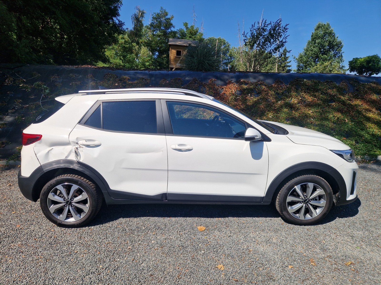 Kia stonic 1.2 benzine bj 2026 14000km met schade, Voorwielaandrijving, Stof, Euro 6, Wit
