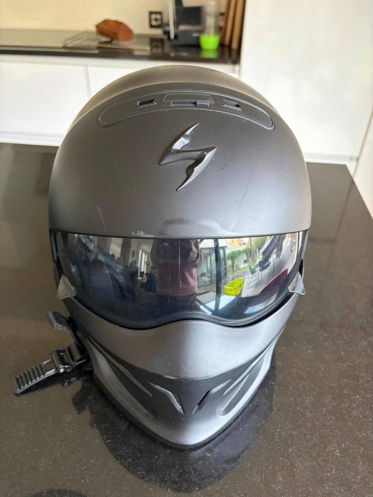 Scorpion motorhelm, Fietsen en Brommers, Ophalen of Verzenden, Gebruikt, Medium
