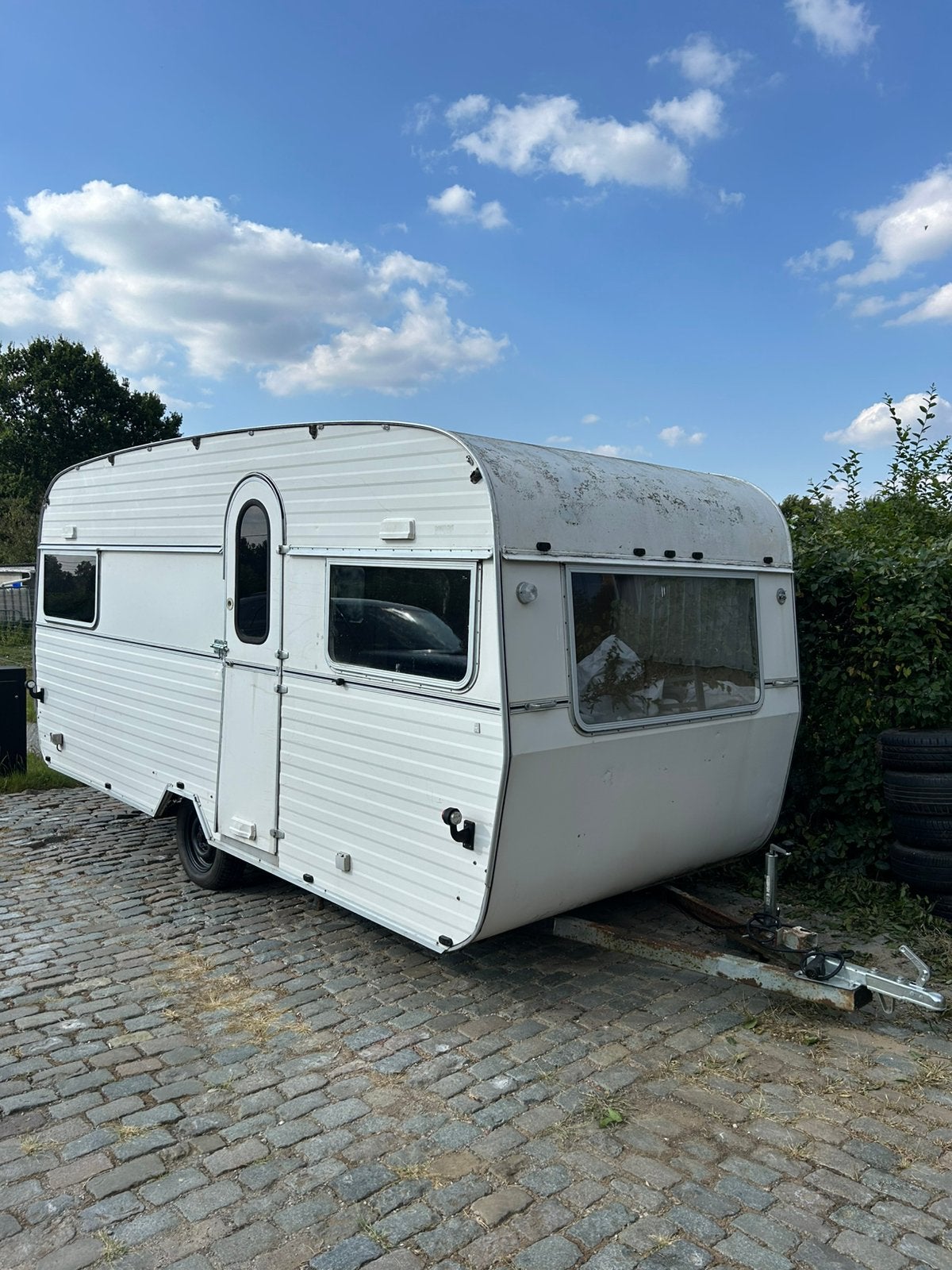 Caravan / Werfkeet, Caravans en Kamperen, Caravans, Particulier, tot en met 5, 500 - 750 kg, Standaardzit, Kip, 2 aparte bedden