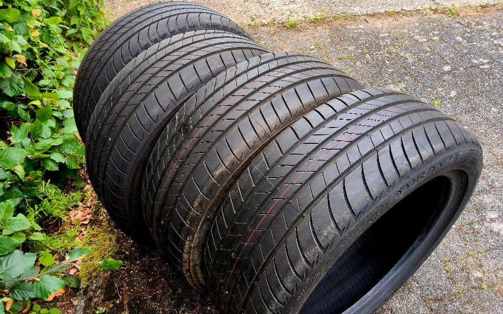 4 nouveaux pneus été Bridgestone 215/45-17, Neuf, 215 mm, Pneus été, Enlèvement