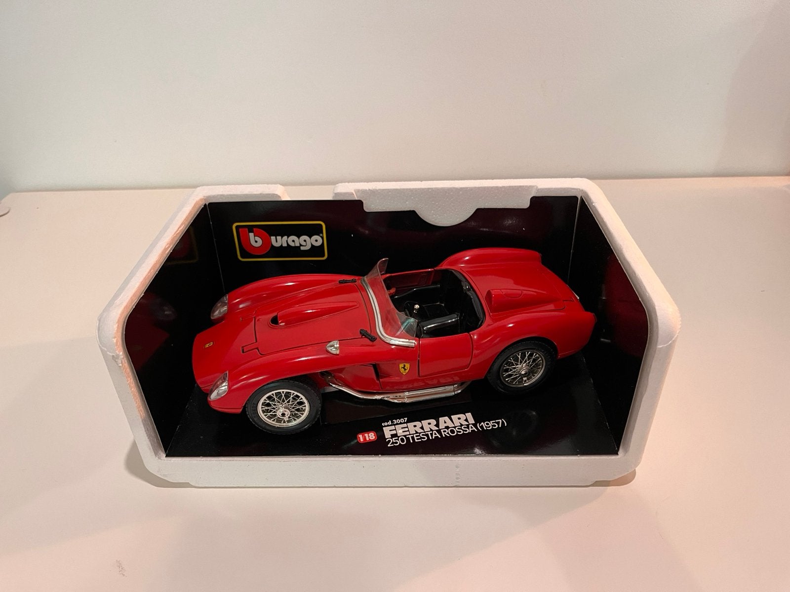 Ferrari 250 testa rossa (1957) Bburago schaal 1:18, Enlèvement ou Envoi, Comme neuf