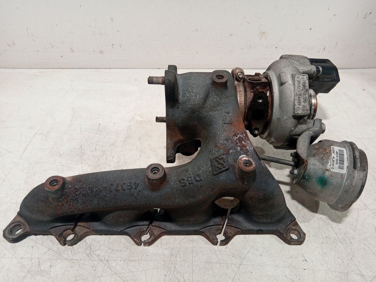 Turbo Volkswagen Passat, Van der Ven Autorecycling B.V., Gebruikt, Ettenseweg 76, 4706 PB Roosendaal, The Netherlands, Herkomst onderdeel bekend