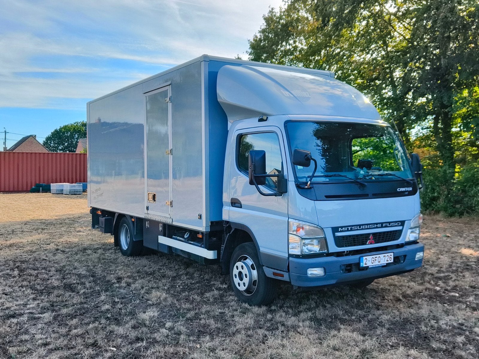 Mitsubishi fuso 7.5 ton,3.5t trekhaak en laadklep  2 ton, Auto's, Mitsubishi, Achterwielaandrijving, Grijs, Particulier, Overige carrosserie